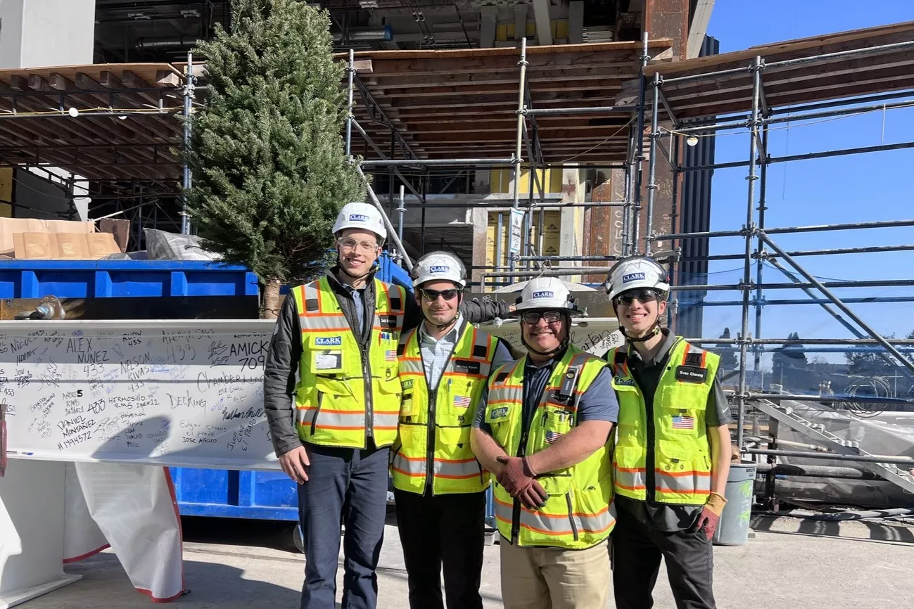 Topping Out zoomed in 